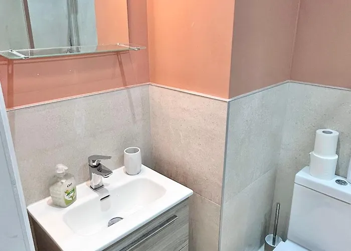 2 Bed In Centre דירה *
