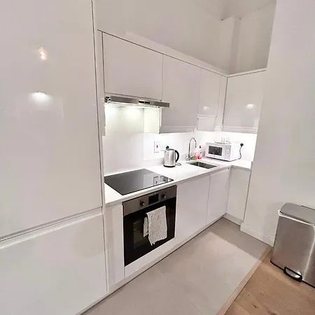2 Bed In Centre *