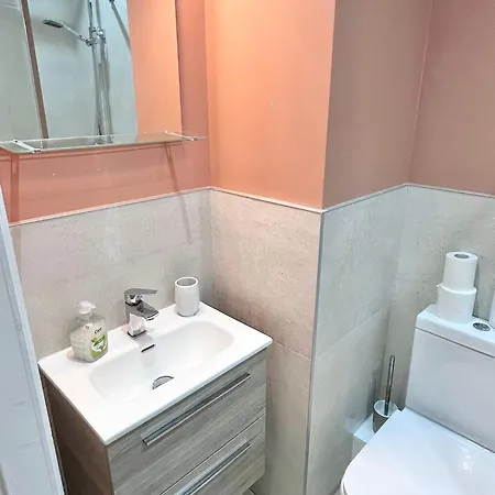 2 Bed In Centre Apartment *